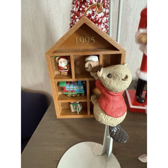 Hallmark Other - Hallmark Keepsake 1995 Collecting Memories Ornament Collector’s Club Beaver
